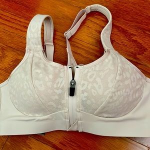 Victoria’s Secret incredible knockout bra 34b